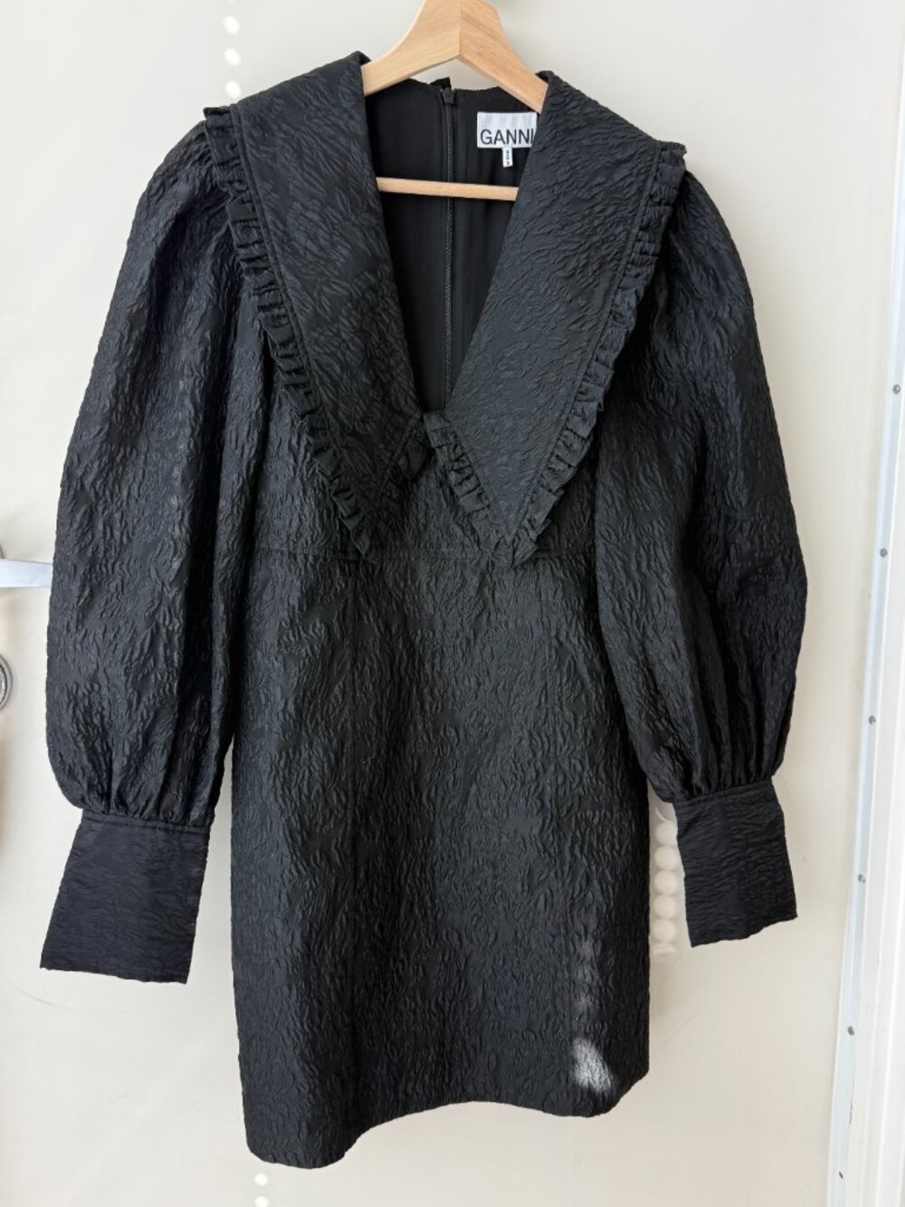 GANNI Black Textured jacquemus Style Dress Size 36 Puff Sleeve Ruffle Collar